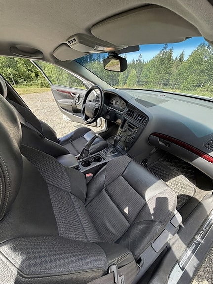 Volvo V70 10 of 17