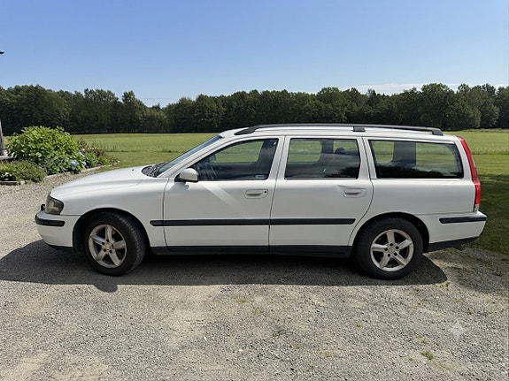 Volvo V70 4 of 17
