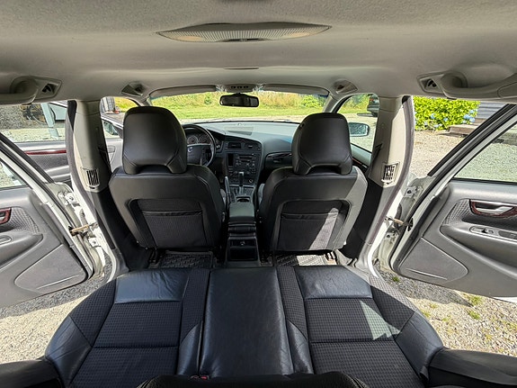 Volvo V70 7 of 17