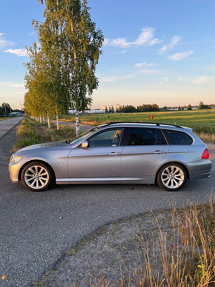 BMW 325i 2 of 15