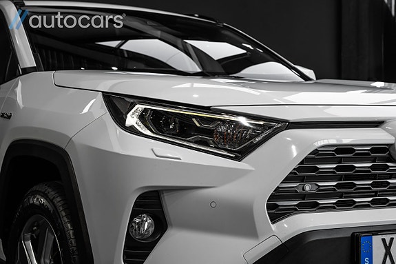 Toyota RAV4 12 of 30