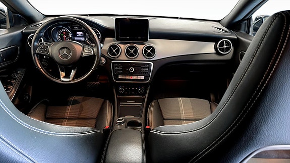 Mercedes-Benz CLA220 d 4 of 19
