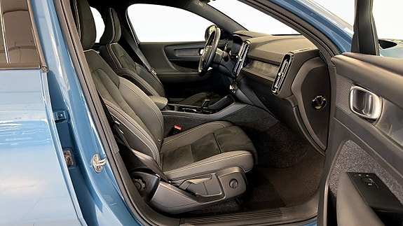 Volvo C40 3 of 24