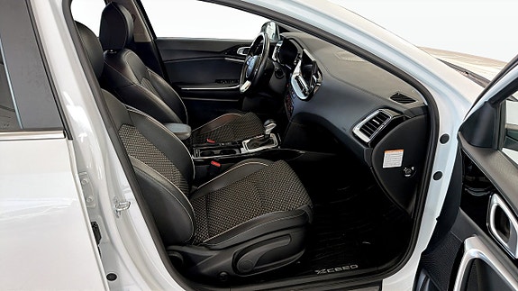 Kia XCeed 3 of 26
