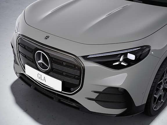 Mercedes-Benz GLA35 3 of 8