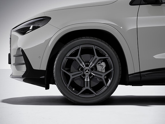 Mercedes-Benz GLA35 5 of 8