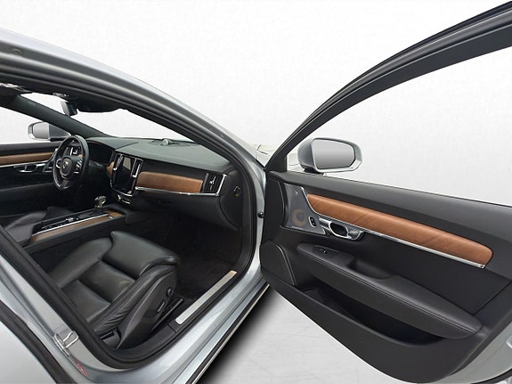 Volvo S90 18 of 30