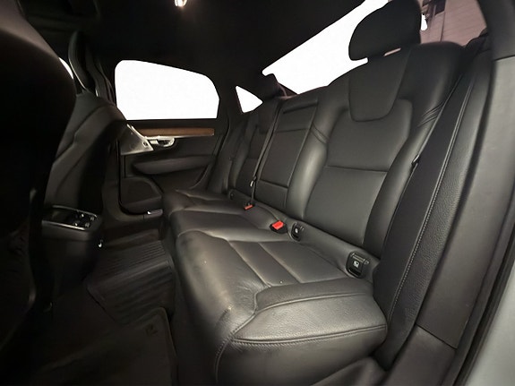 Volvo S90 19 of 30
