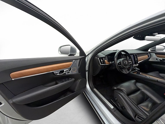 Volvo S90 14 of 30