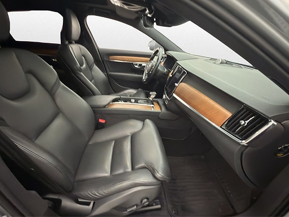 Volvo S90 17 of 30