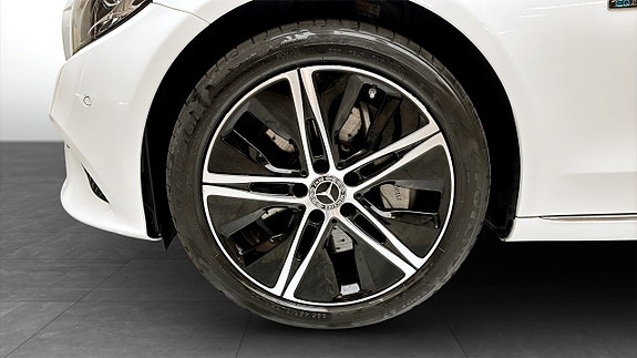 Mercedes-Benz 300 CD 6 of 14
