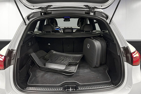 Mercedes-Benz GLC300 e 13 of 20