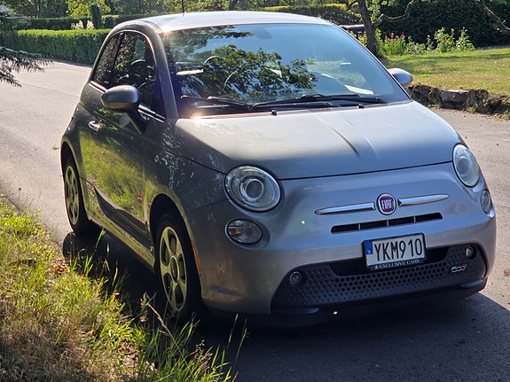 Fiat 500e 2 of 7
