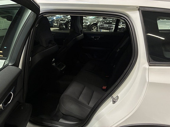 Volvo V60 Cross Country 10 of 18