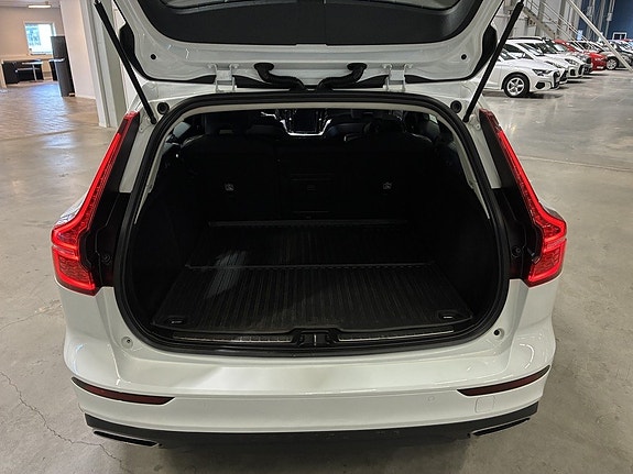 Volvo V60 Cross Country 18 of 18
