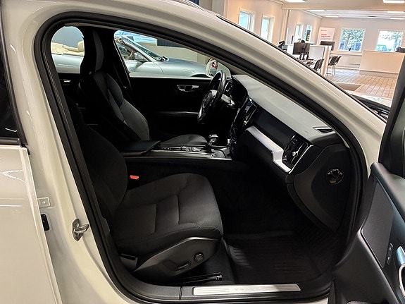 Volvo V60 Cross Country 9 of 18