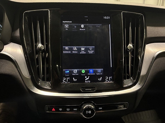 Volvo V60 Cross Country 15 of 18