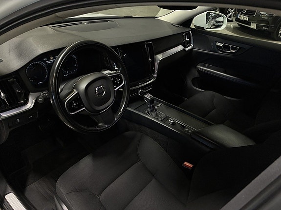 Volvo V60 Cross Country 8 of 18