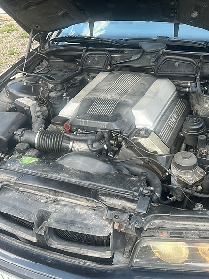 BMW 735i 3 of 7