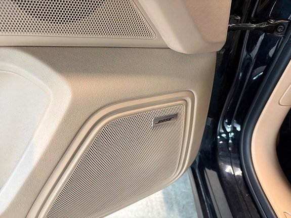 Porsche Macan 24 of 27