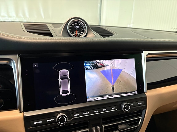 Porsche Macan 21 of 27