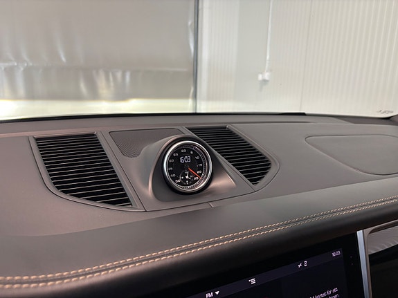 Porsche Macan 17 of 27