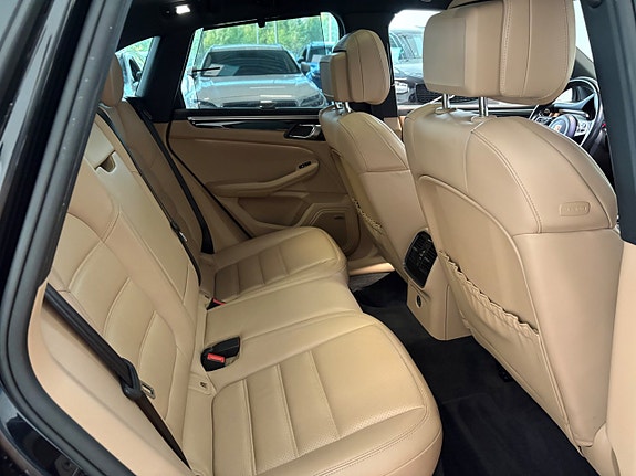 Porsche Macan 26 of 27