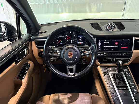 Porsche Macan 12 of 27