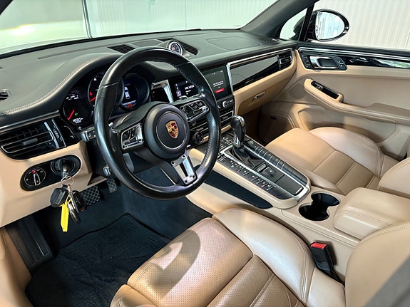 Porsche Macan 8 of 27