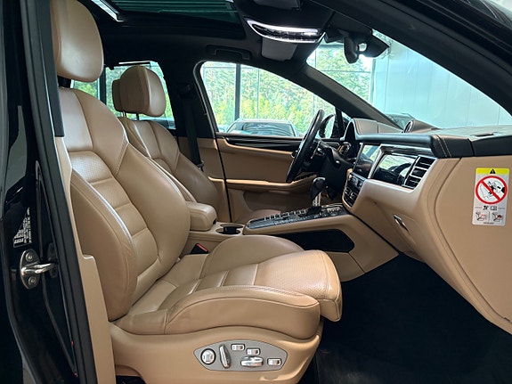 Porsche Macan 15 of 27