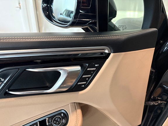 Porsche Macan 10 of 27