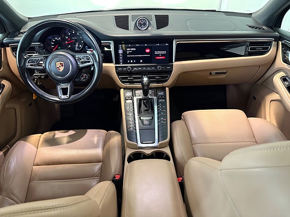 Porsche Macan 13 of 27