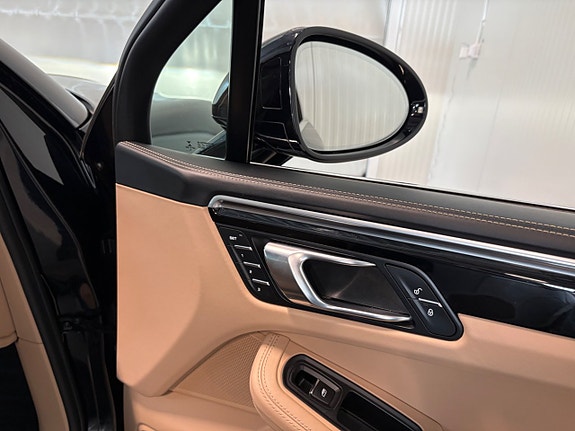 Porsche Macan 16 of 27