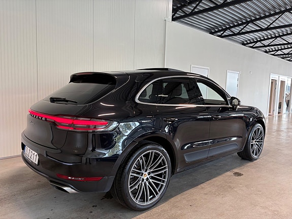 Porsche Macan 3 of 27