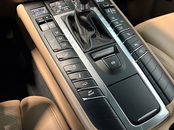 Porsche Macan 23 of 27