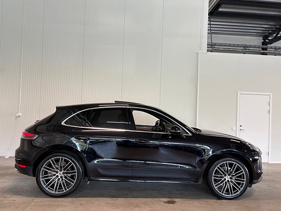 Porsche Macan 2 of 27