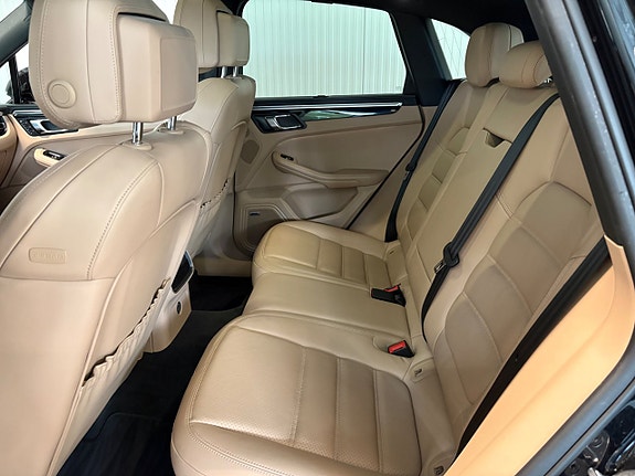 Porsche Macan 25 of 27