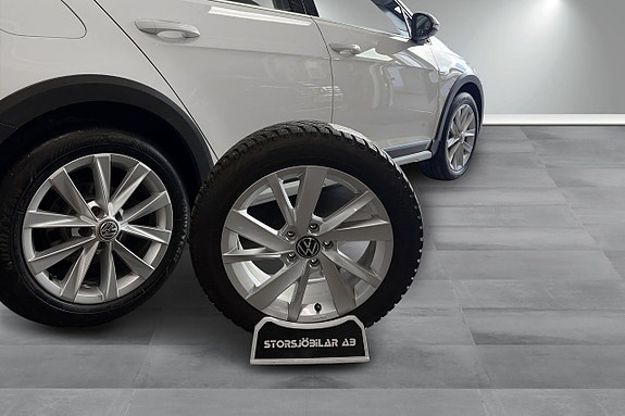 Volkswagen Golf Alltrack 13 of 19