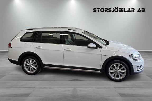 Volkswagen Golf Alltrack 2 of 19