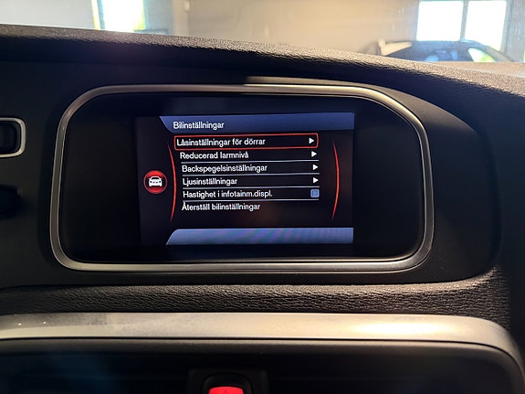 Volvo V40 27 of 30