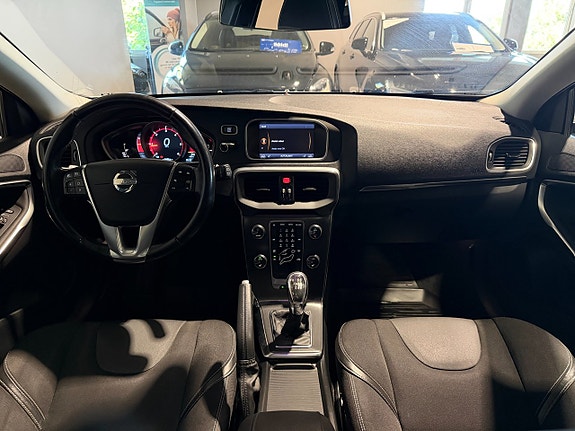 Volvo V40 14 of 30