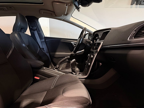Volvo V40 17 of 30