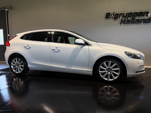 Volvo V40 10 of 30