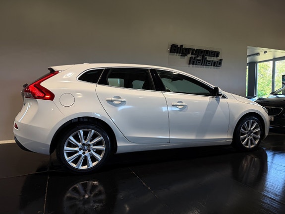 Volvo V40 11 of 30