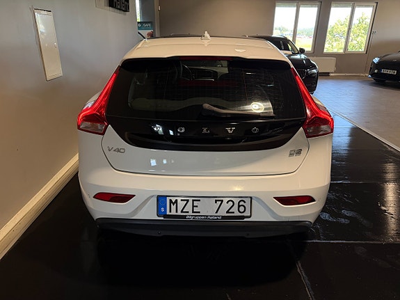 Volvo V40 12 of 30