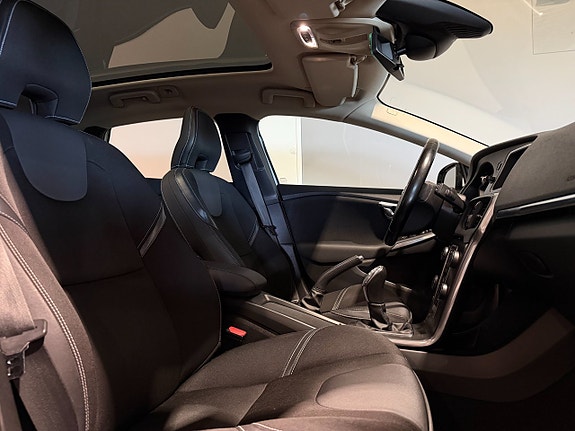 Volvo V40 16 of 30