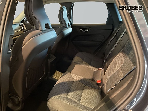 Volvo XC60 10 of 25