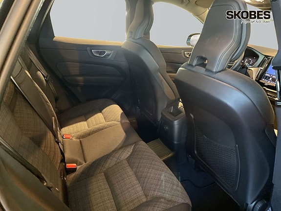Volvo XC60 11 of 25