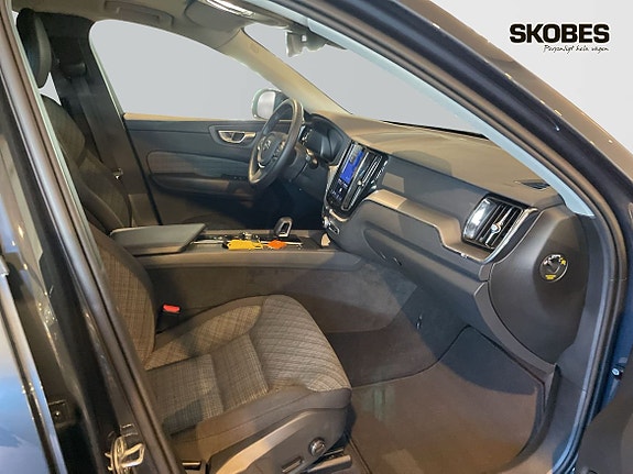 Volvo XC60 12 of 25