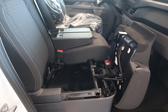 Ford Transit Custom 8 of 13